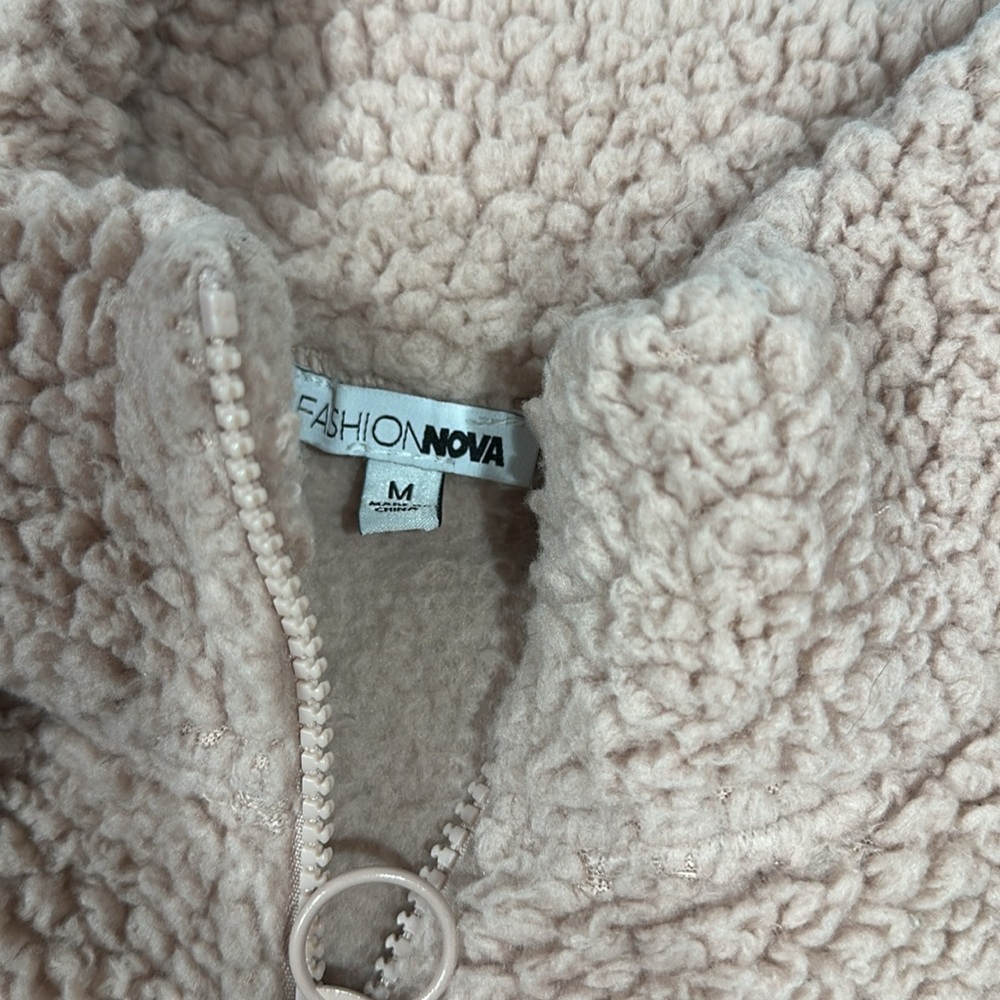 FASHION NOVA FLUFFY OUTFIT - Picture 3 of 7
